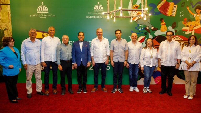 Presidente Abinader recorre Feria Regional del Libro Santiago 2026 y llama a la población a visitarla