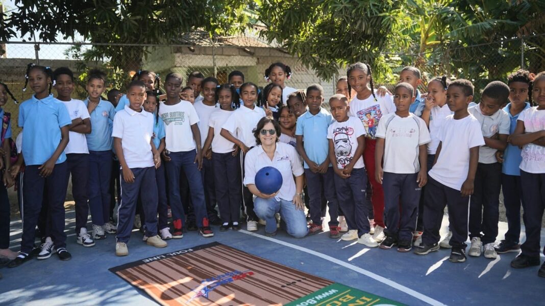 INEFI pone fin a más de 15 años de espera en Tamayo: Alberto Rodríguez entrega canchas remozadas y revoluciona el deporte escolar INEFI pone fin a más de 15 años de espera en Tamayo: Alberto Rodríguez entrega canchas remozadas y revoluciona el deporte escolar