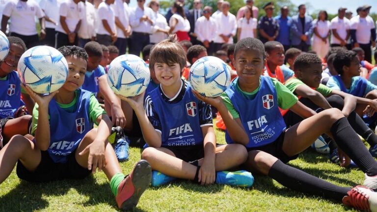 Celebrado por todo lo alto el lanzamiento del programa FIFA Football for Schools en República Dominicana