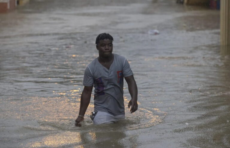 Inundaciones en República Dominicana y Haití han dejado al menos 19 muertos