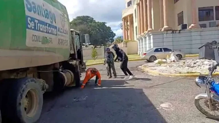 Ocho motoconchistas detenidos por muerte de chofer municipal tras conflicto de tránsito en Santiago