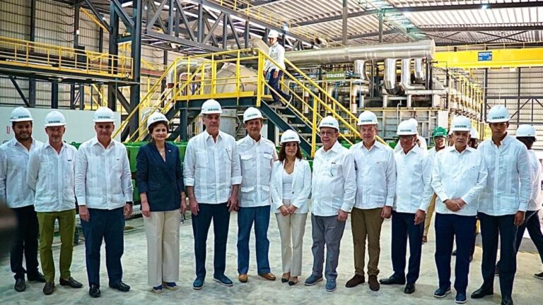 Manuel Estrella resalta estabilidad económica y clima de confianza para invertir durante inauguración en San Pedro de Macorís