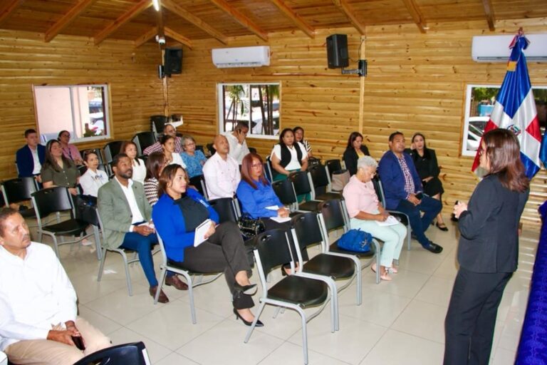El SRSO actualiza sobre nueva normativa con administradores, jurídicos y encargados de áreas y Compras de hospitales