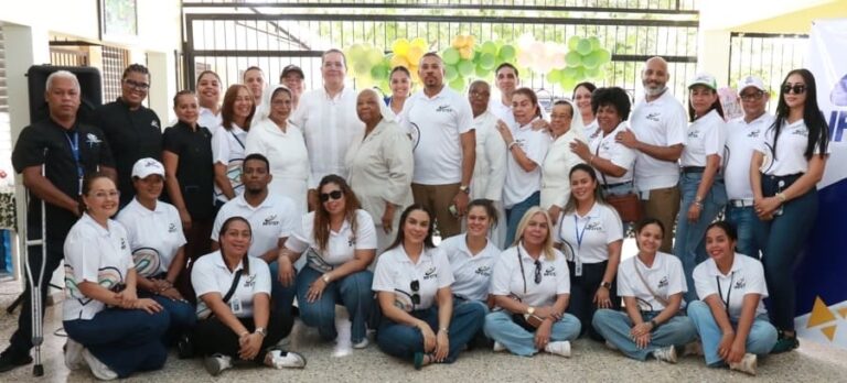 INFOTEP lleva alegría y solidaridad a adultos mayores de Villa Riva