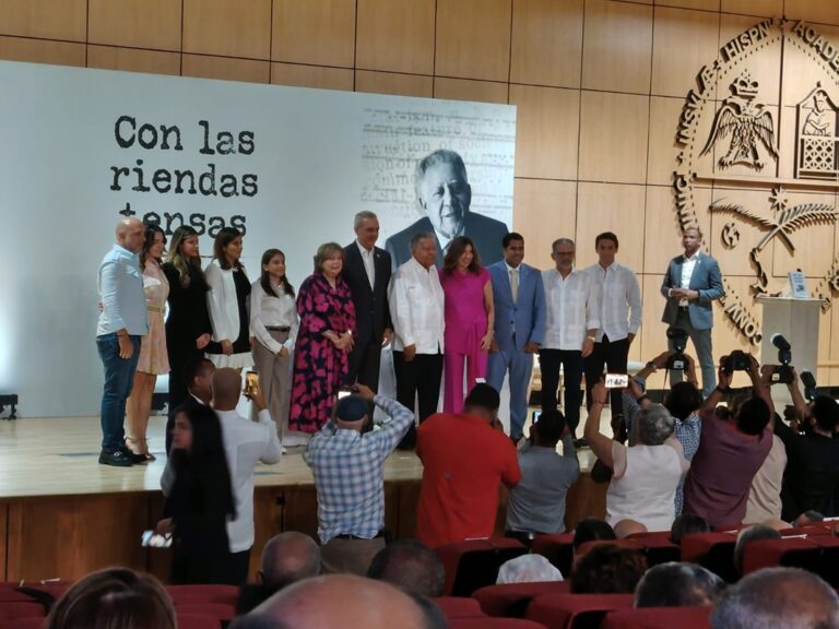 Juan Bolívar Díaz puso en circulación su autobiografía ✨