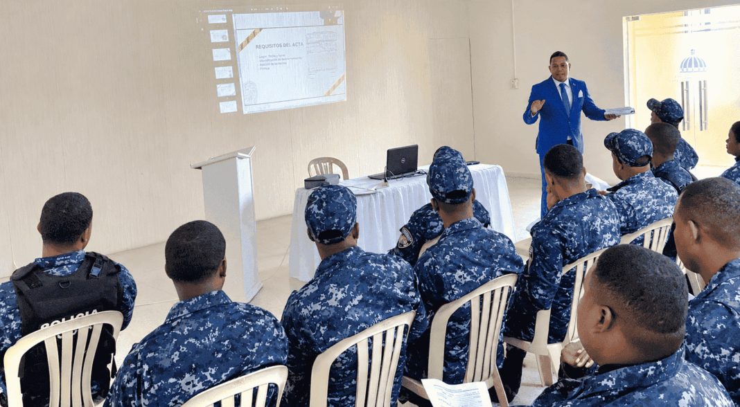 Ministerio Público realiza jornada de capacitación a Policías de Azua Ministerio Público realiza jornada de capacitación a Policías de Azua