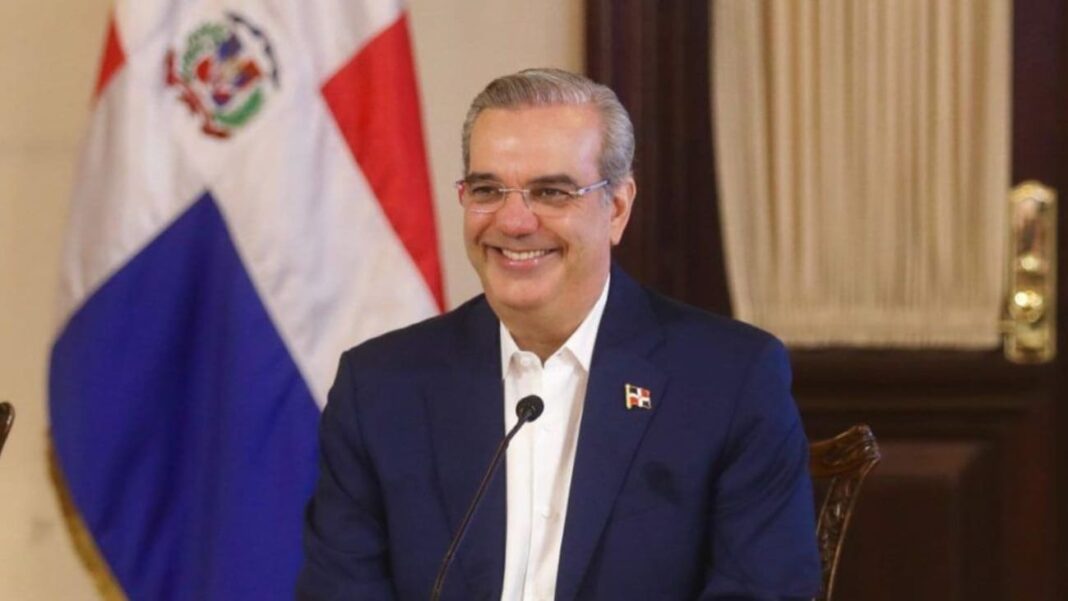 Presidente Abinader destina más de 5.3 millones de pesos de su salario de 2025 a fundaciones y proyectos sociales Presidente Abinader destina más de 5.3 millones de pesos de su salario de 2025 a fundaciones y proyectos sociales