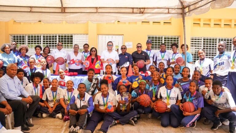 INEFI impulsa el deporte escolar en la frontera con la gran gira de utilería deportiva a 10 centros educativos en su segunda semana