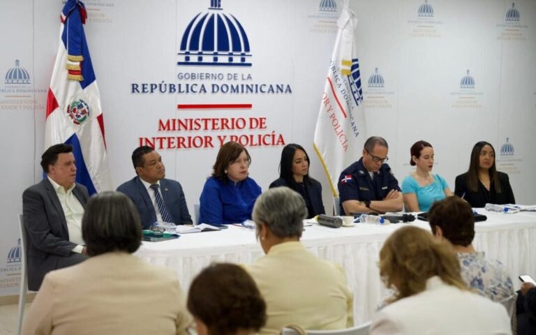 Interior y Policía coordina con gobernadoras acciones contra accidentes, carreras ilegales, ruido y delitos en las provincias