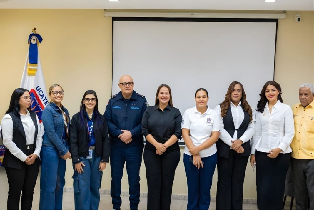 MP realizó conferencia sobre abuso infantil, trata de personas y protección de derechos de la niñez en Barahona MP realizó conferencia sobre abuso infantil, trata de personas y protección de derechos de la niñez en Barahona