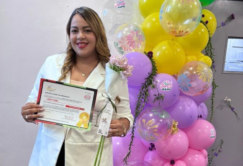 Keidy Peña, de la comunidad “Madre Todo Terreno”, gana premio en el renglón Impacto Social Materno Keidy Peña, de la comunidad “Madre Todo Terreno”, gana premio en el renglón Impacto Social Materno