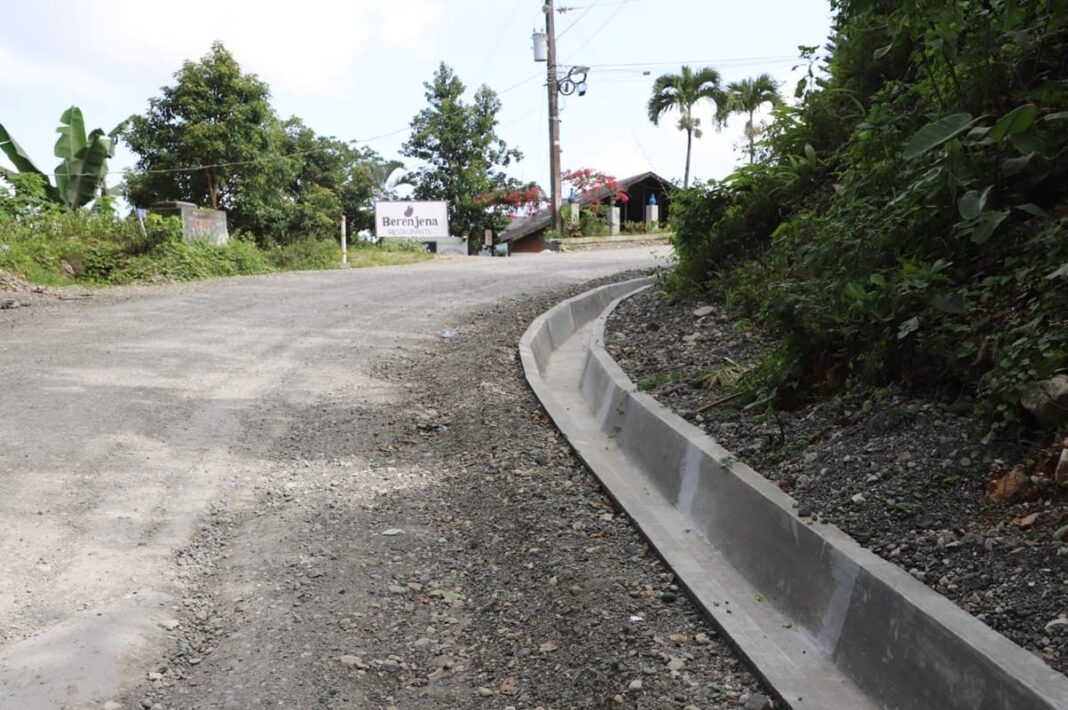 Valoran avances en la reconstrucción y ampliación de la carretera Cambita-Los Cacaos por parte de EGEHID Valoran avances en la reconstrucción y ampliación de la carretera Cambita-Los Cacaos por parte de EGEHID