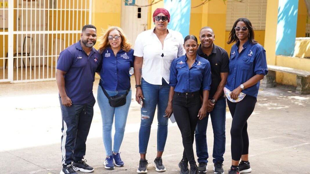 Capotillo se llena de oro: Leyendas olímpicas y panamericanas inspiran a la juventud dominicana en el programa Capotillo se llena de oro: Leyendas olímpicas y panamericanas inspiran a la juventud dominicana en el programa "Escuelas Abiertas y Activas”