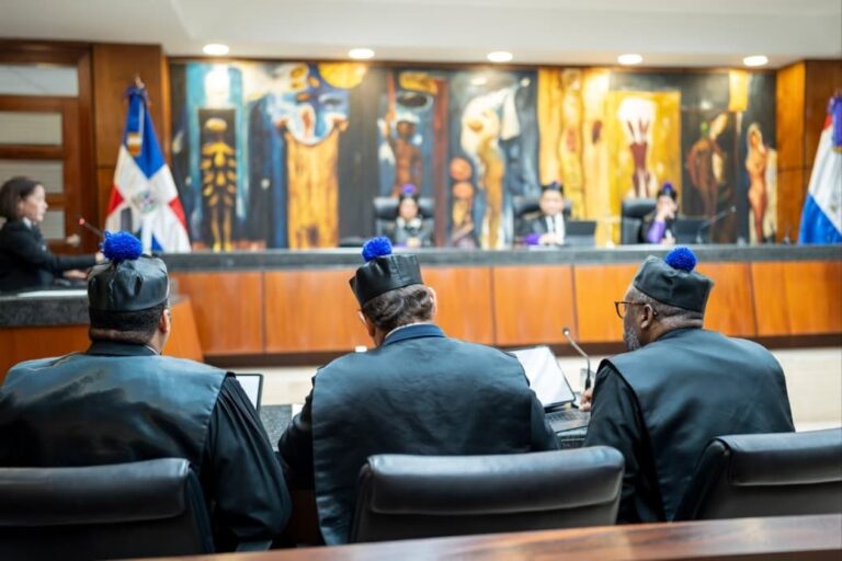 Aurelio Valdez Alcántara, fiscal procesado por recibir soborno, deberá seguir en prisión
