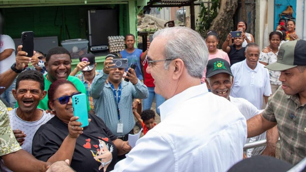 Presidente Abinader inaugurará este sábado en la provincia de Monte Plata dos carreteras y un techado escolar Presidente Abinader inaugurará este sábado en la provincia de Monte Plata dos carreteras y un techado escolar
