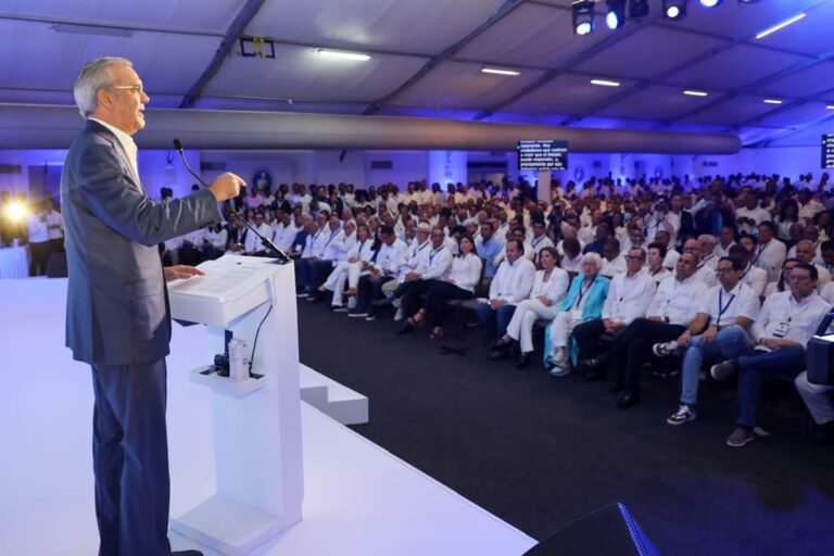 Presidente Abinader llama a cuidar al PRM con “humildad, unidad y determinación”, aseguró que el partido continuará en el poder haciendo las grandes transformaciones iniciadas en 2020