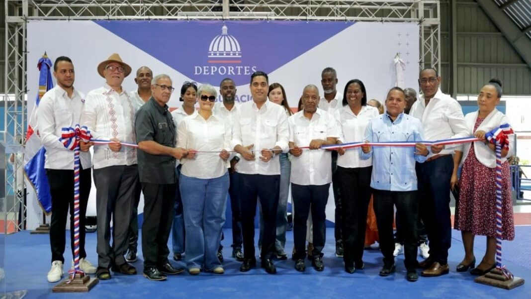 Ministro Kelvin Cruz entrega remozado multiuso de Consuelo con inversión superior a RD 22 millones Ministro Kelvin Cruz entrega remozado multiuso de Consuelo con inversión superior a RD 22 millones