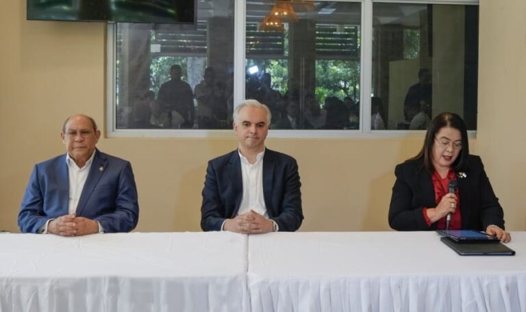 Consulta Nacional para el Futuro de la Educación abre diálogo con periodistas y comunicadores del Cibao