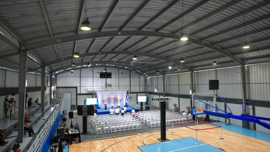 Presidente Abinader entrega remozado el Club Deportivo Dante Lemoniel; ministro Kelvin Cruz asegura que su gestión marcará un antes y un después en el deporte Presidente Abinader entrega remozado el Club Deportivo Dante Lemoniel; ministro Kelvin Cruz asegura que su gestión marcará un antes y un después en el deporte