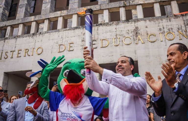 INEFI y MINERD reciben con fervor la antorcha de los XXV Juegos Deportivos Centroamericanos y del Caribe Santo Domingo 2026