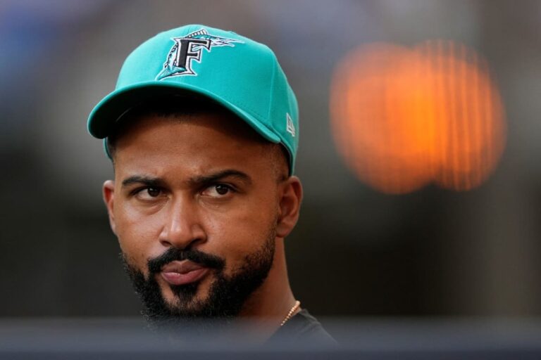 Sandy Alcántara cae ante los Guardianes de Cleveland