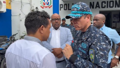 Director PN sostiene encuentro con padre de joven muerto en operativo en Herrera Director PN sostiene encuentro con padre de joven muerto en operativo en Herrera