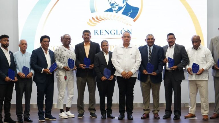 Con emoción y orgullo INEFI reconoce a 41 personalidades ligadas a la Educación Física y al Deporte Escolar