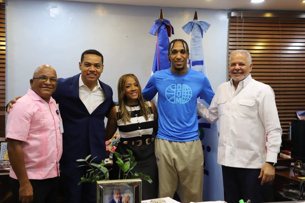 Administrador de EGEHID recibe visita baloncestista Jassel Pérez Administrador de EGEHID recibe visita baloncestista Jassel Pérez