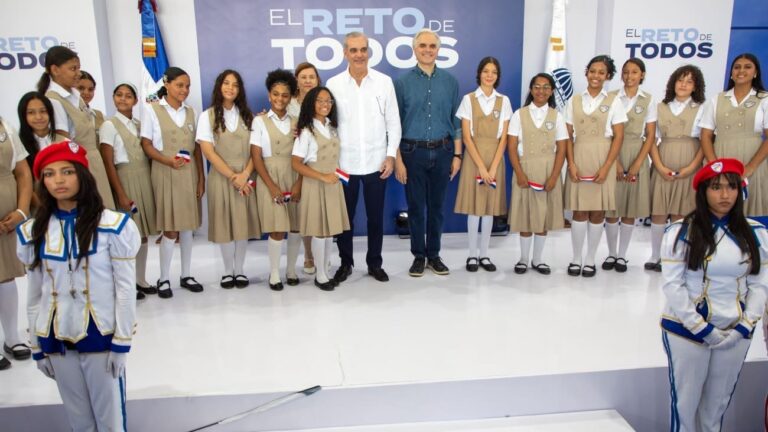 Presidente Luis Abinader inaugura el techado del Politécnico Femenino Mercedes Morel que beneficiará a más de 600 estudiantes en La Vega