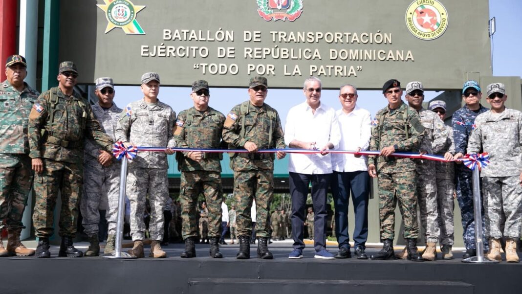 Presidente Abinader inaugura moderno Batallón de Transportación del Ejército para fortalecer la movilidad, el mantenimiento de la flota y la capacidad de respuesta operativa Presidente Abinader inaugura moderno Batallón de Transportación del Ejército para fortalecer la movilidad, el mantenimiento de la flota y la capacidad de respuesta operativa