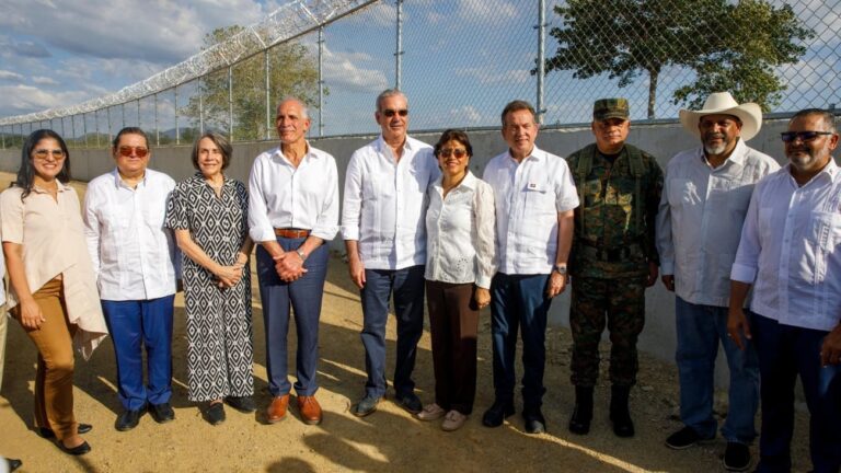 Presidente de Honduras califica a República Dominicana como ejemplo regional en seguridad fronteriza e industria militar