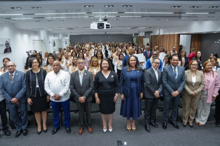INFOTEP certifica a 262 colaboradores de la Cámara de Diputados tras completar programa de formación
