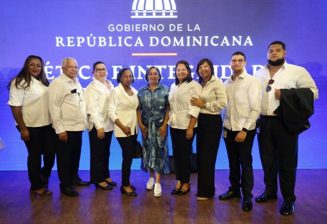 Interior y Policía reafirma compromiso con la transparencia durante juramentación de nuevas Comisiones de Integridad Interior y Policía reafirma compromiso con la transparencia durante juramentación de nuevas Comisiones de Integridad