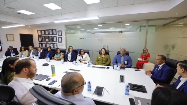 Contraloría y Senasa coordinan acciones para mayor control y fiscalización de los procesos misionales