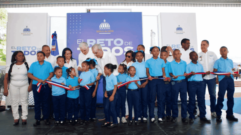 Desde Jimaní, el presidente Abinader convoca a toda la comunidad educativa a iniciar el lunes el año escolar