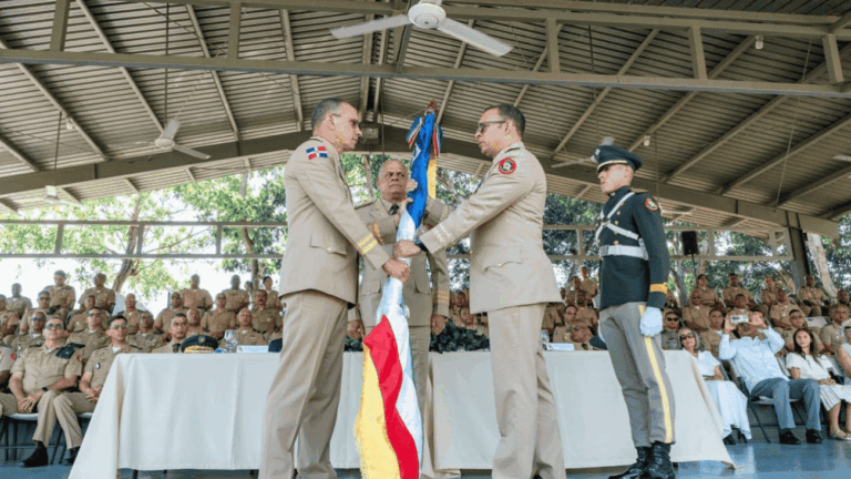 Ministro de Defensa encabeza traspasos de mando en el Ejército y la Fuerza Aérea