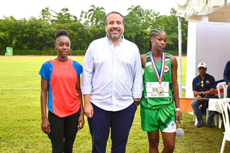 Juegos Escolares INEFI producen medallas en los Juegos Centroamericanos; Patricia Siné ganadora de oro de los 4×100 Santo Domingo 2026