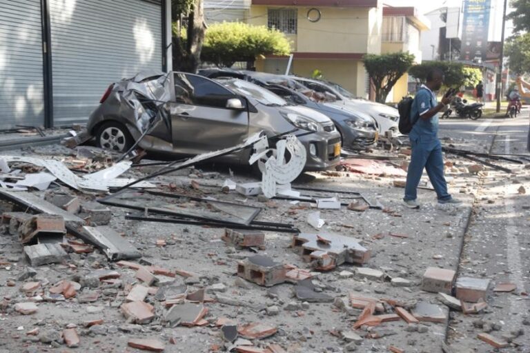 Terremoto en Colombia deja al menos 132 muertos, hospitales desbordados y toques de queda