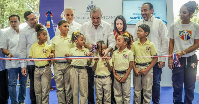 Presidente Luis Abinader e INEFI entregan polideportivo techado en el Centro Educativo Santo Cura de Ars