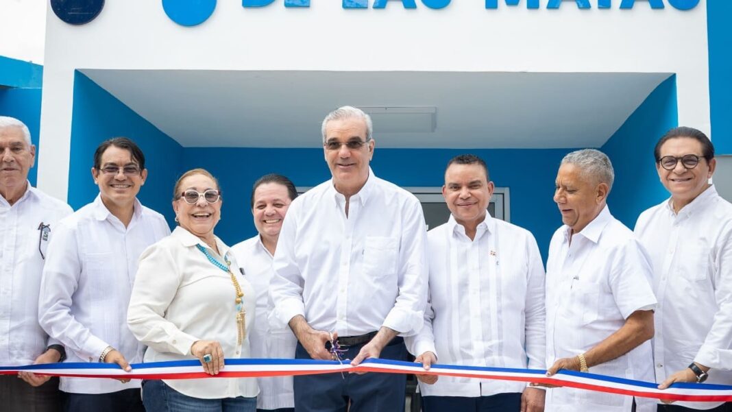 Presidente Abinader afirma que Sajoma y sus distritos, en términos de salud, no tienen por qué envidiarle nada a ningún lugar del país Presidente Abinader afirma que Sajoma y sus distritos, en términos de salud, no tienen por qué envidiarle nada a ningún lugar del país