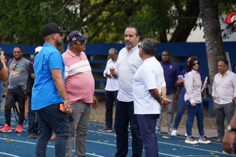 INEFI impacta San Francisco de Macorís con mega jornada: inspección a pista de atletismo, anuncio de techado en los rieles, remozamiento de obras y entrega de utilería